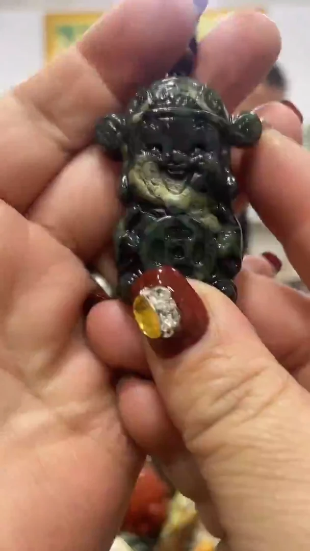 未镶嵌蛇纹石玉吊坠