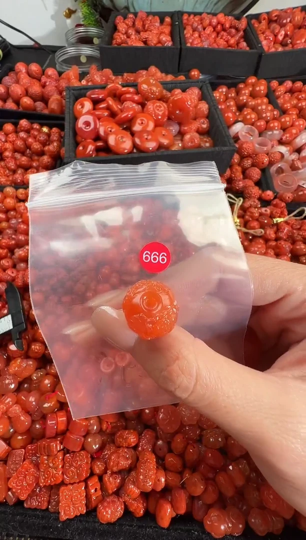 颈饰未镶嵌南红玛瑙1