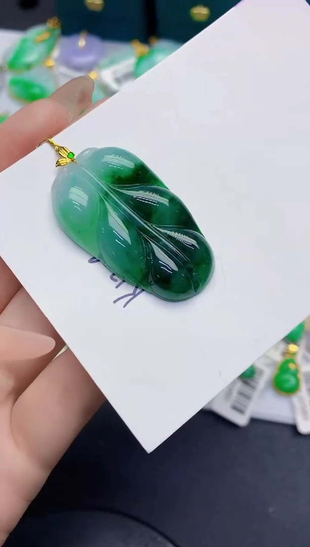 颈饰18K金镶嵌翡翠缅甸天然翡翠A货