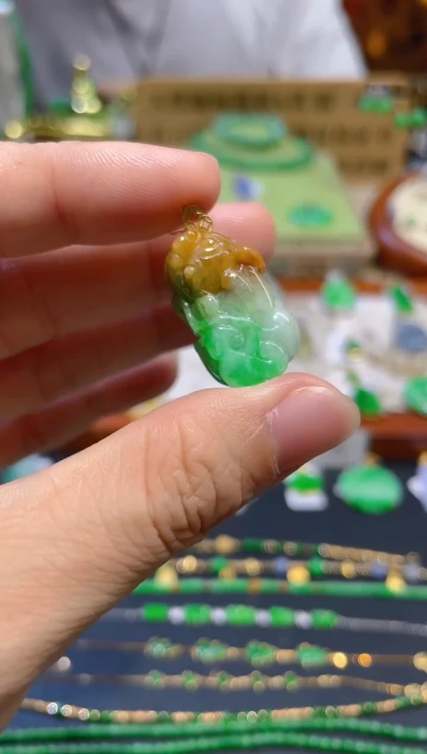 翡翠18K金镶嵌吊坠(不含链)假一赔三