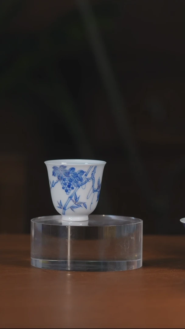 青花描银葡萄闻香杯