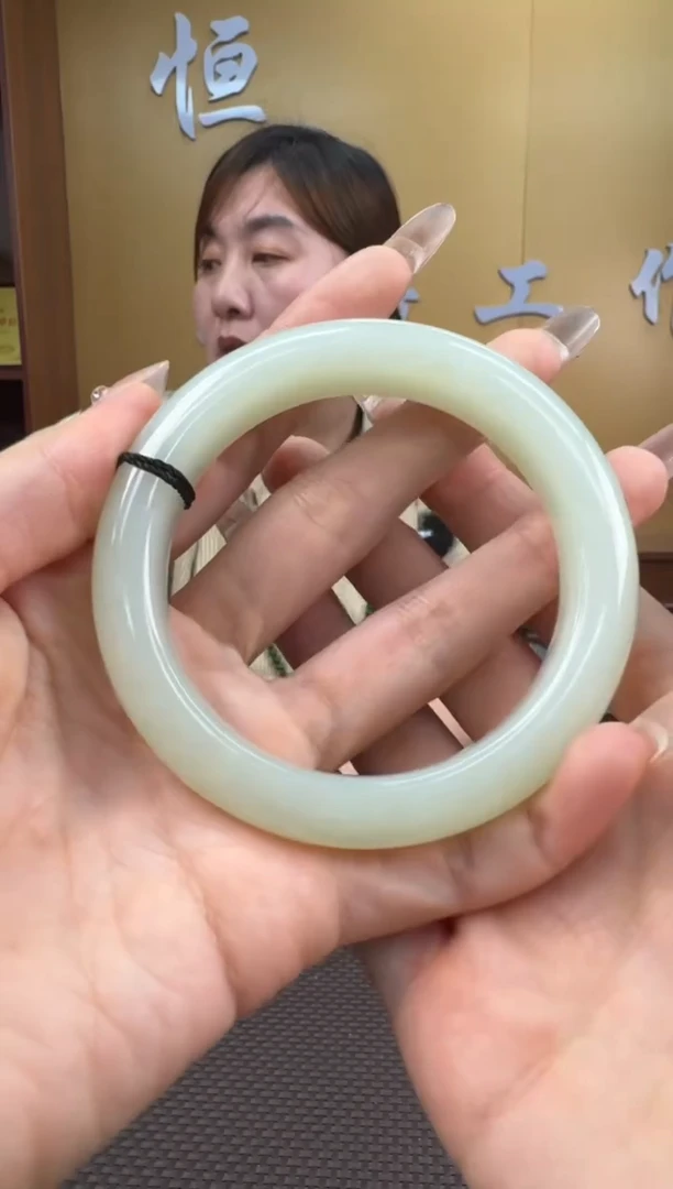 【闪购商品】和田玉手镯未镶嵌57