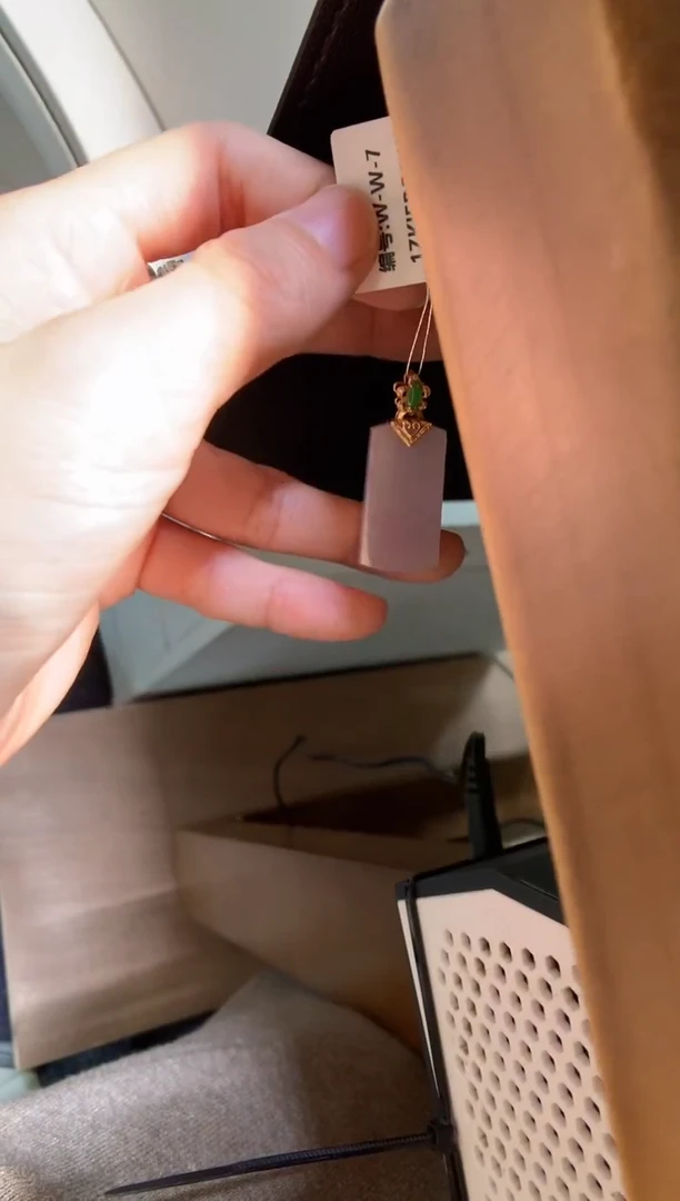 颈饰18K金镶嵌翡翠无事牌