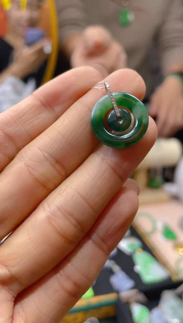 【闪购商品】翡翠颈饰18K金镶嵌假一赔三