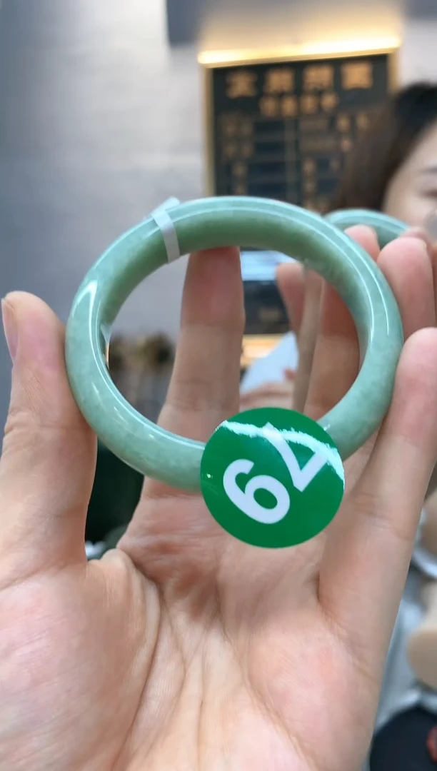 未镶嵌手镯翡翠是****圆手镯3