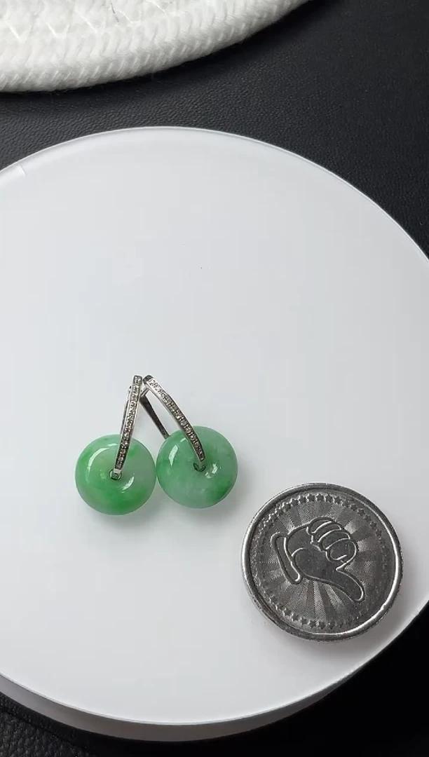 18K金镶嵌翡翠耳饰平安扣耳环