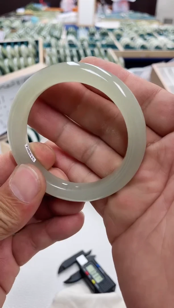 和田玉手镯未镶嵌和田玉手镯