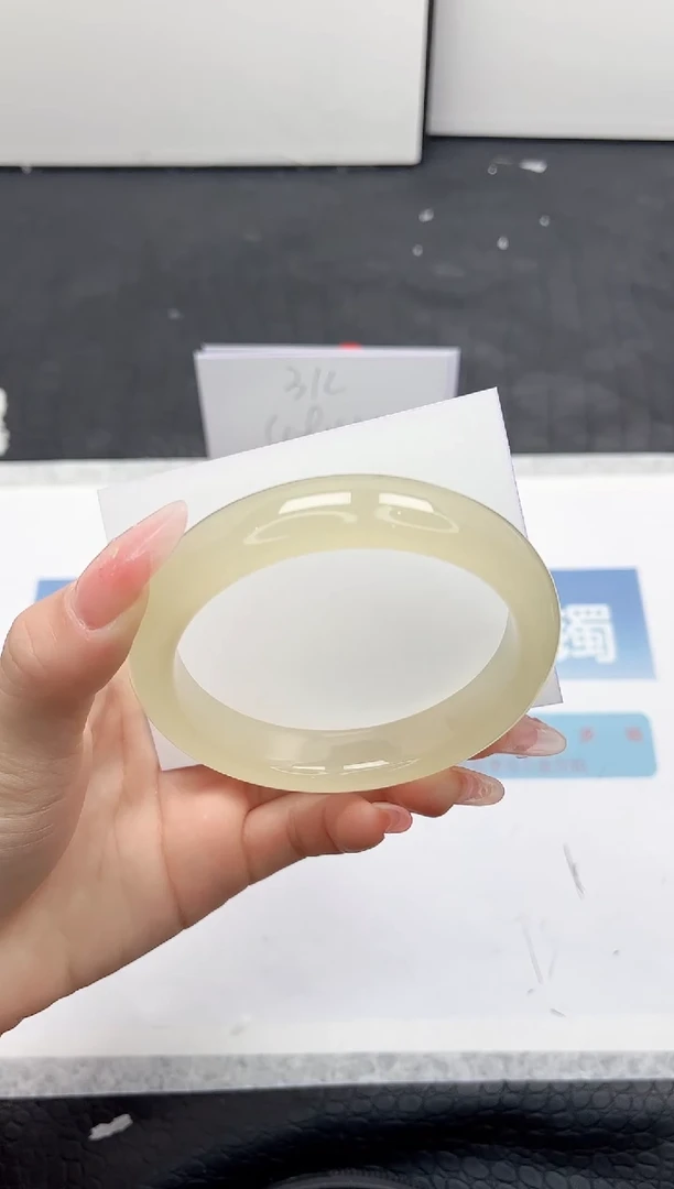 【闪购商品】石英质玉手镯未镶嵌30-62