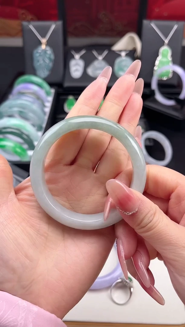 【闪购商品】翡翠手镯未镶嵌手镯