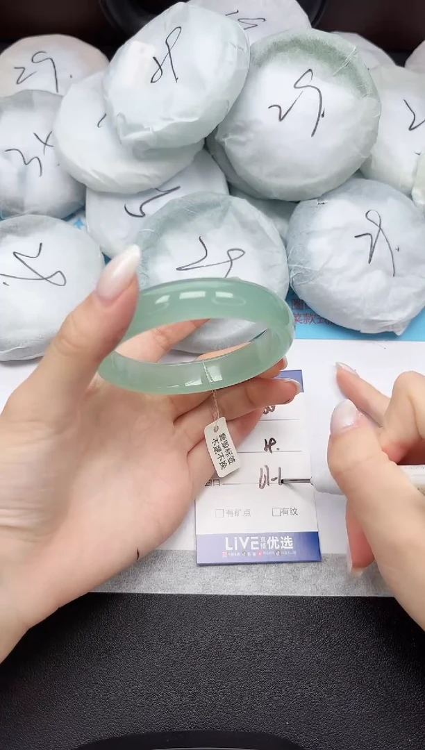 未镶嵌手镯石英质玉100/6163