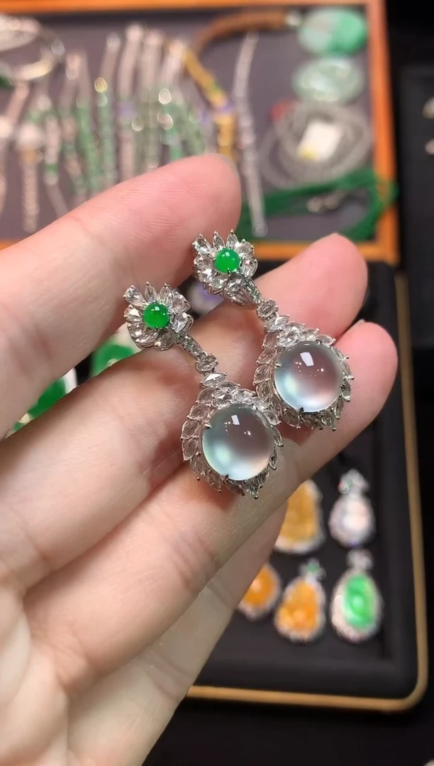 18K金镶嵌翡翠耳饰玻璃种蛋面耳坠