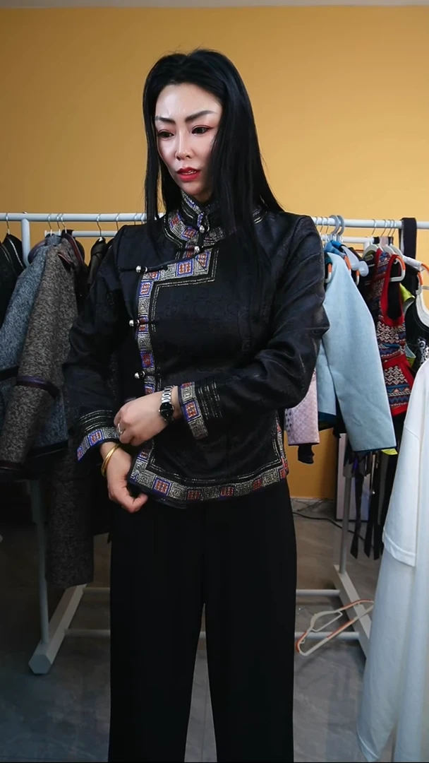 黑色缎面女短褂S