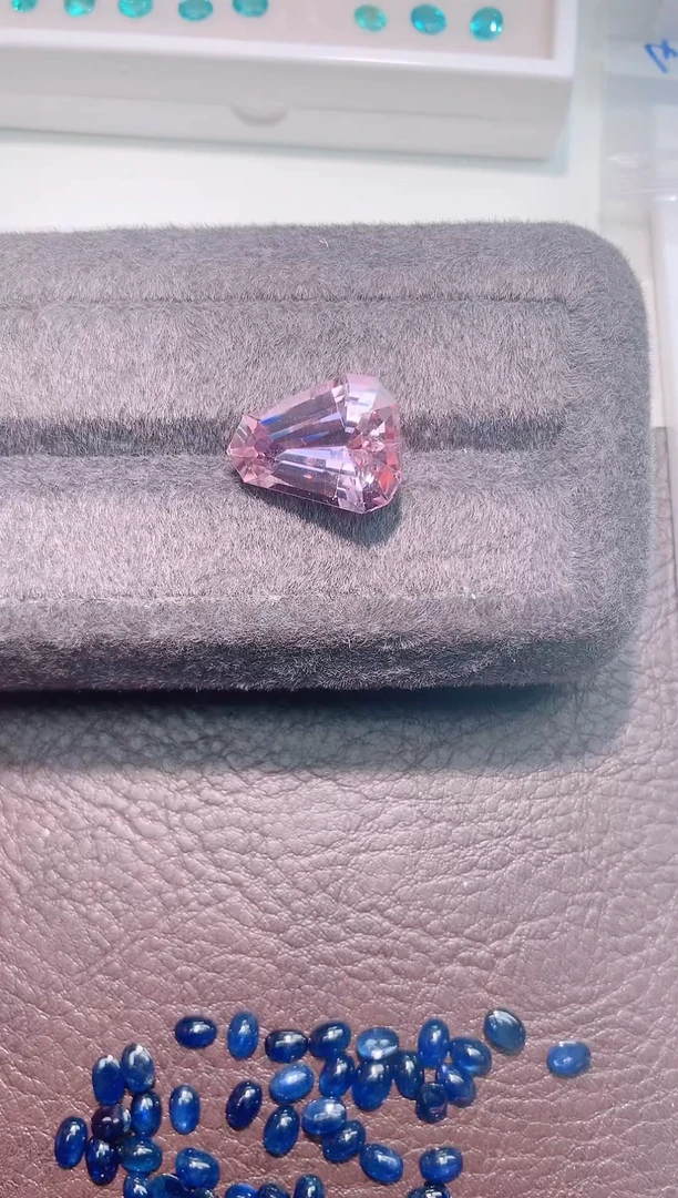 未镶嵌锂辉石裸石19.5ct