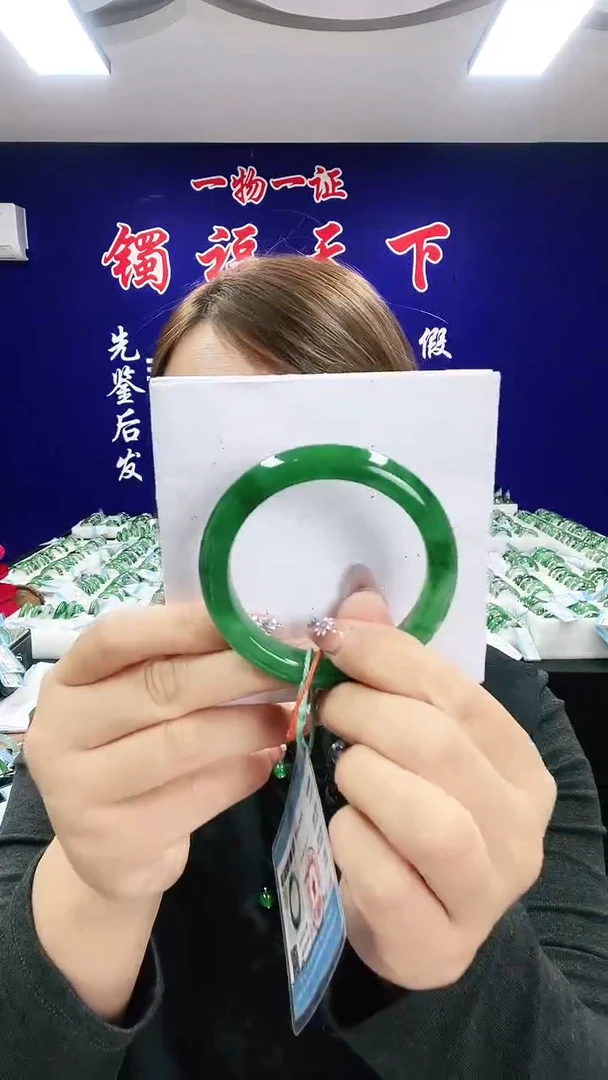 未镶嵌手镯石英质玉（非洲翠）1