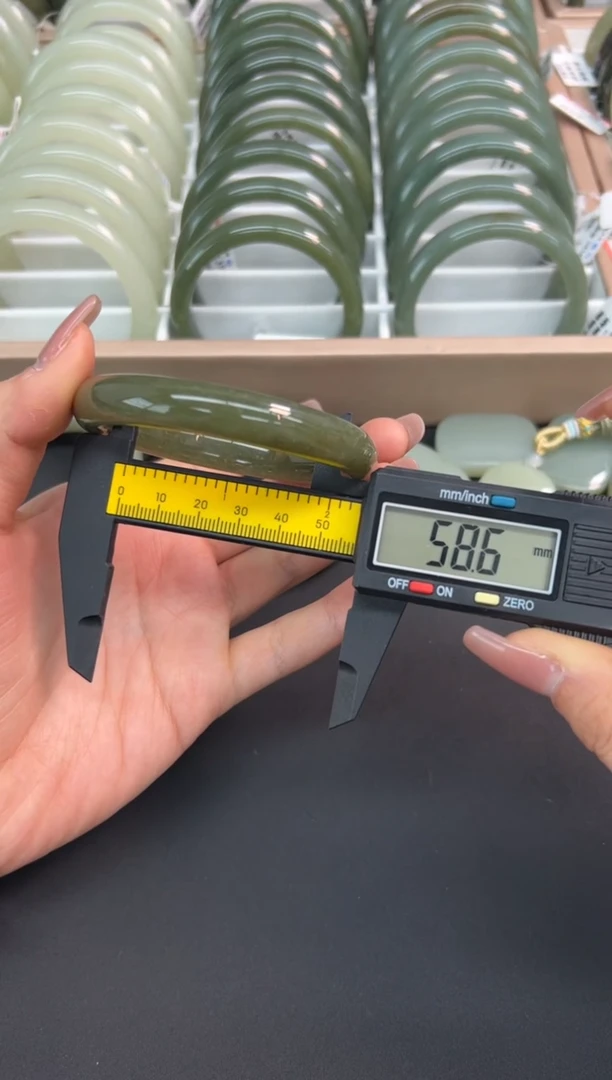 【闪购商品】和田玉未镶嵌手镯3