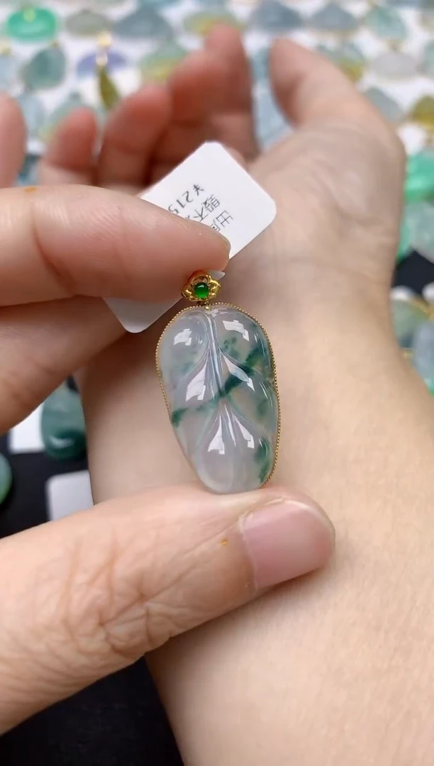 翡翠18K金镶嵌颈饰天然缅甸A货翡翠