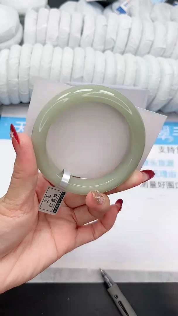 未镶嵌手镯石英质玉143-58.6DK
