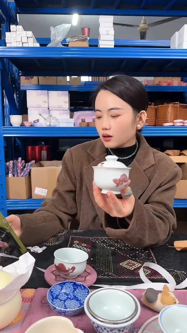 【闪购商品】月造白胎釉里红鳜鱼盖碗