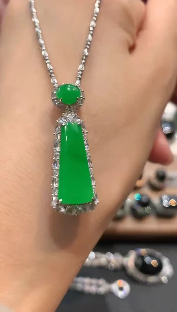 吊坠(不含链)18K金镶嵌翡翠吖**女q888
