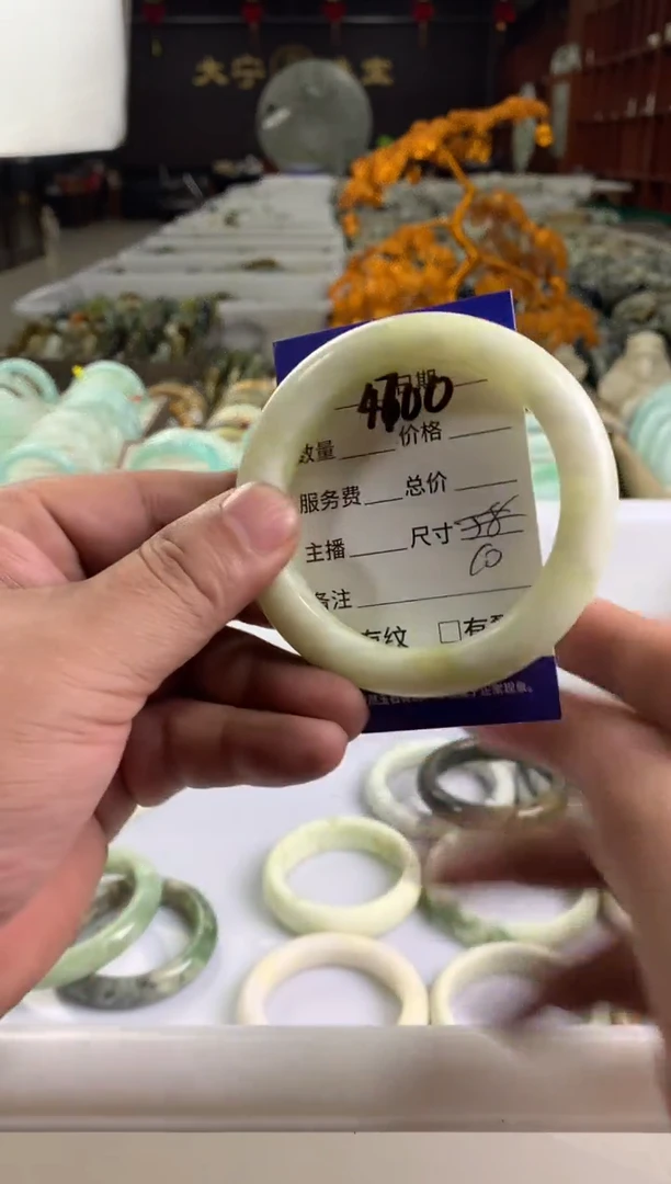 蛇纹石玉未镶嵌手镯4700