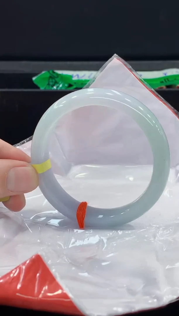 翡翠手镯未镶嵌手镯