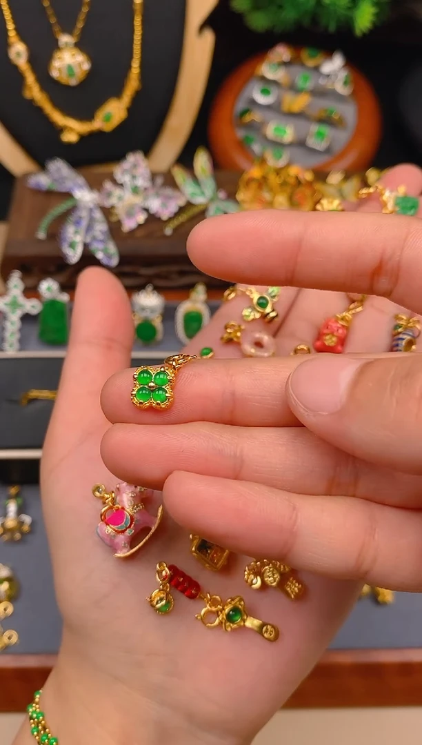 【闪购商品】翡翠吊坠(不含链)银S925镶嵌四叶草万能扣