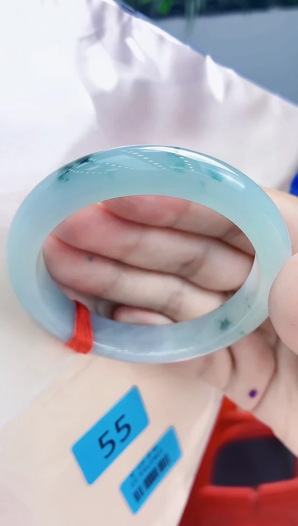 翡翠手镯未镶嵌翡翠手镯