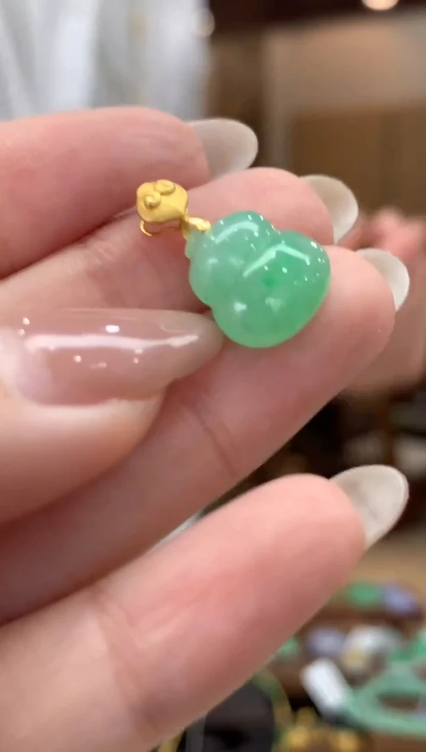 吊坠(不含链)18K金镶嵌翡翠葫芦