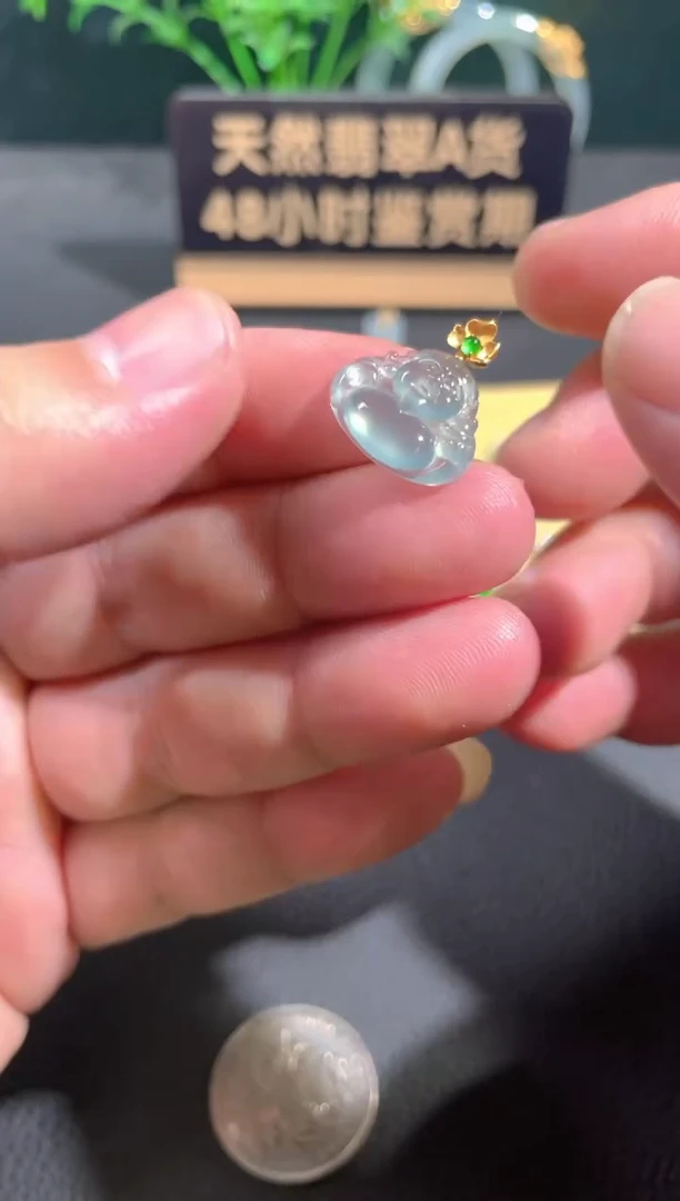 翡翠18K金镶嵌颈饰翡翠