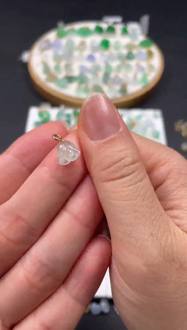 吊坠(不含链)18K金镶嵌翡翠一个JK691