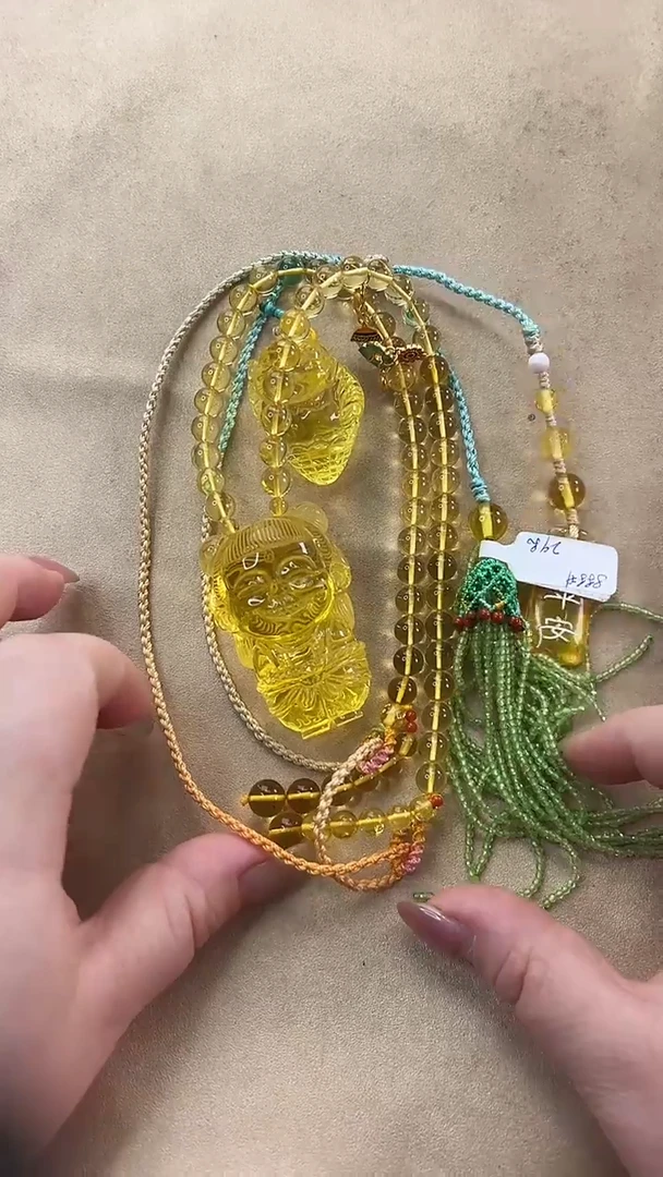 未镶嵌颈饰琥珀吊坠