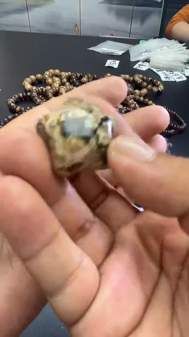 裸石琥珀未镶嵌50