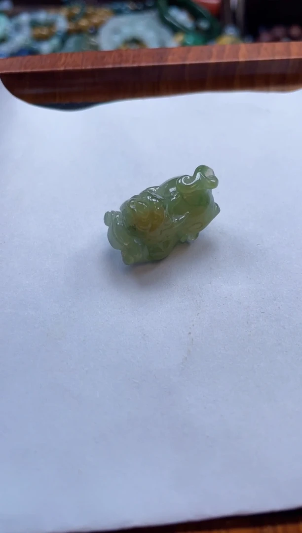 翡翠未镶嵌颈饰元宝貔貅