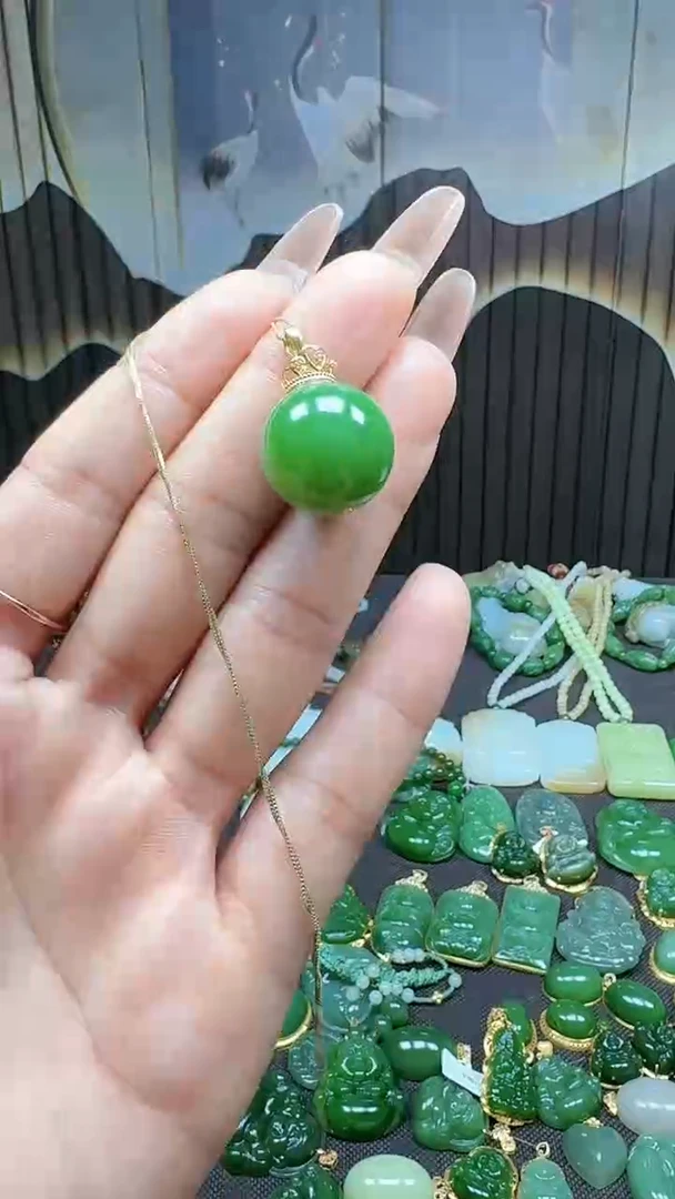 【闪购商品】和田玉吊坠(赠链)18K金镶嵌1