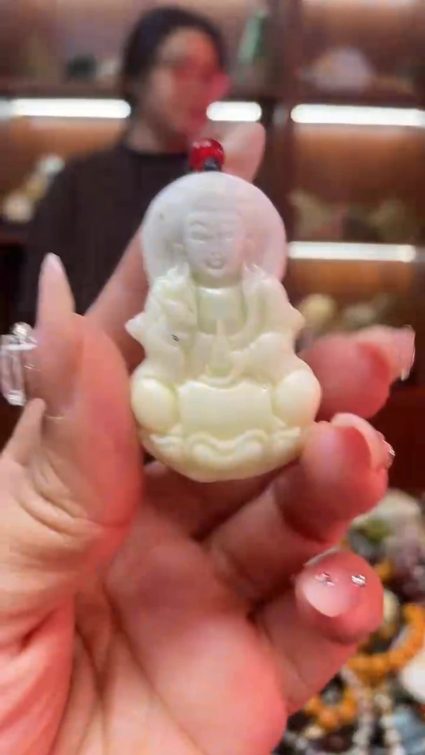 未镶嵌蛇纹石玉吊坠