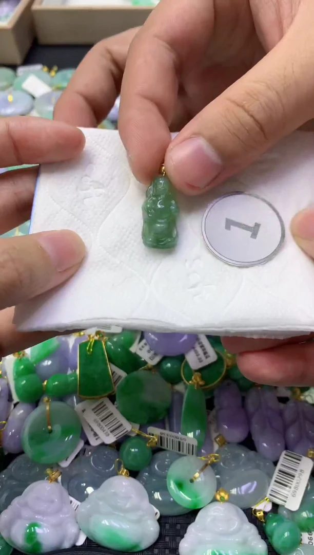 颈饰未镶嵌翡翠天然缅甸翡翠A货