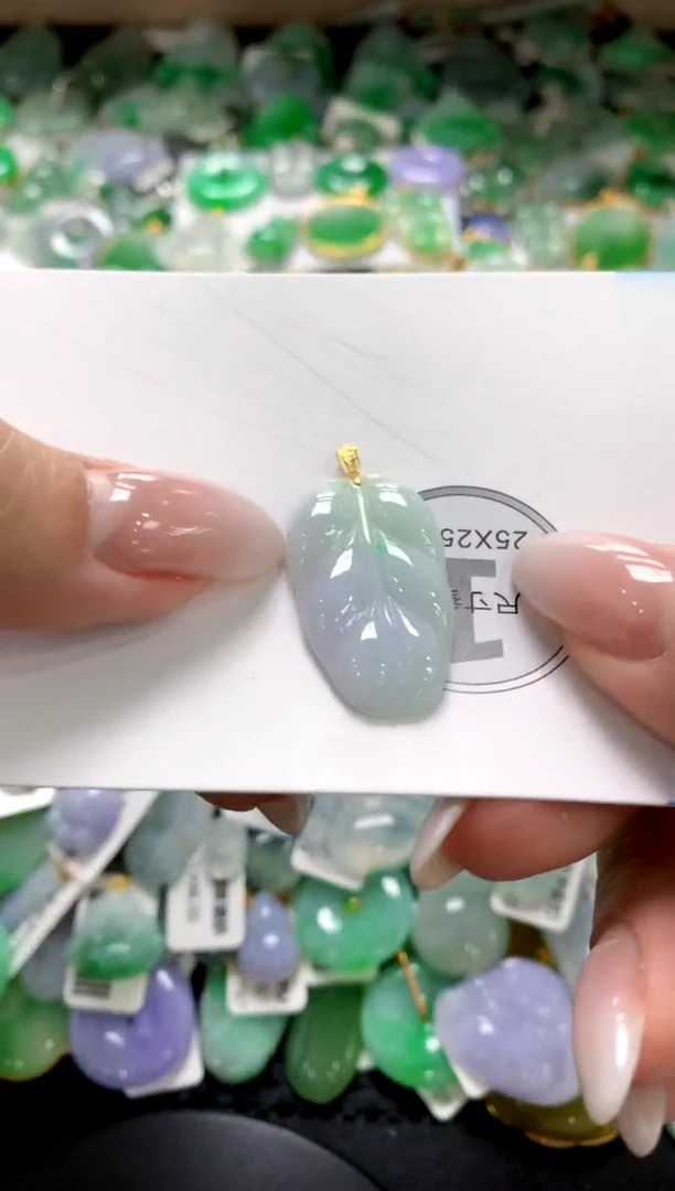 翡翠18K金镶嵌颈饰1111111111111111