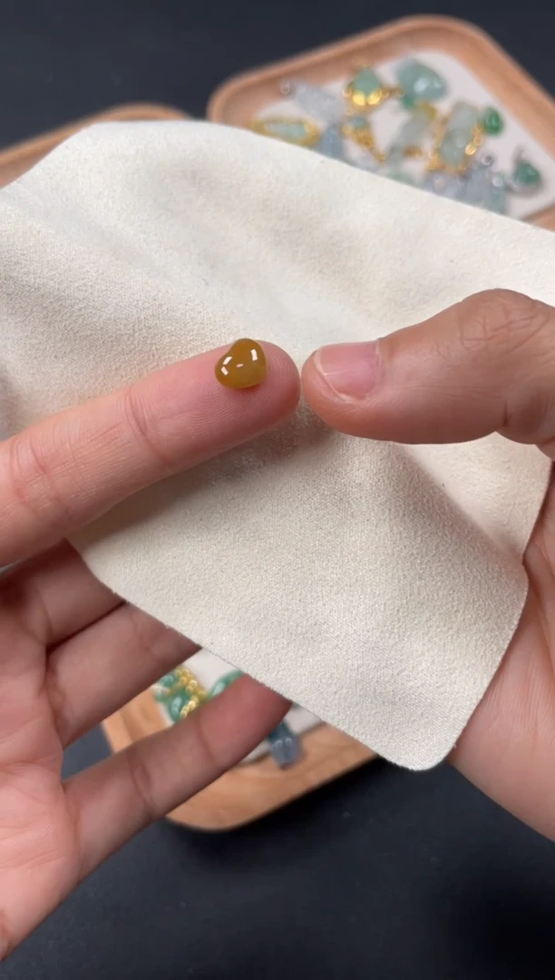 翡翠未镶嵌吊坠(不含链)一个  JK469