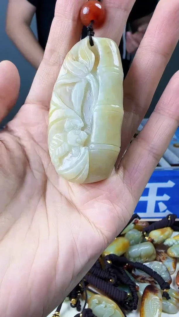 和田玉未镶嵌颈饰1