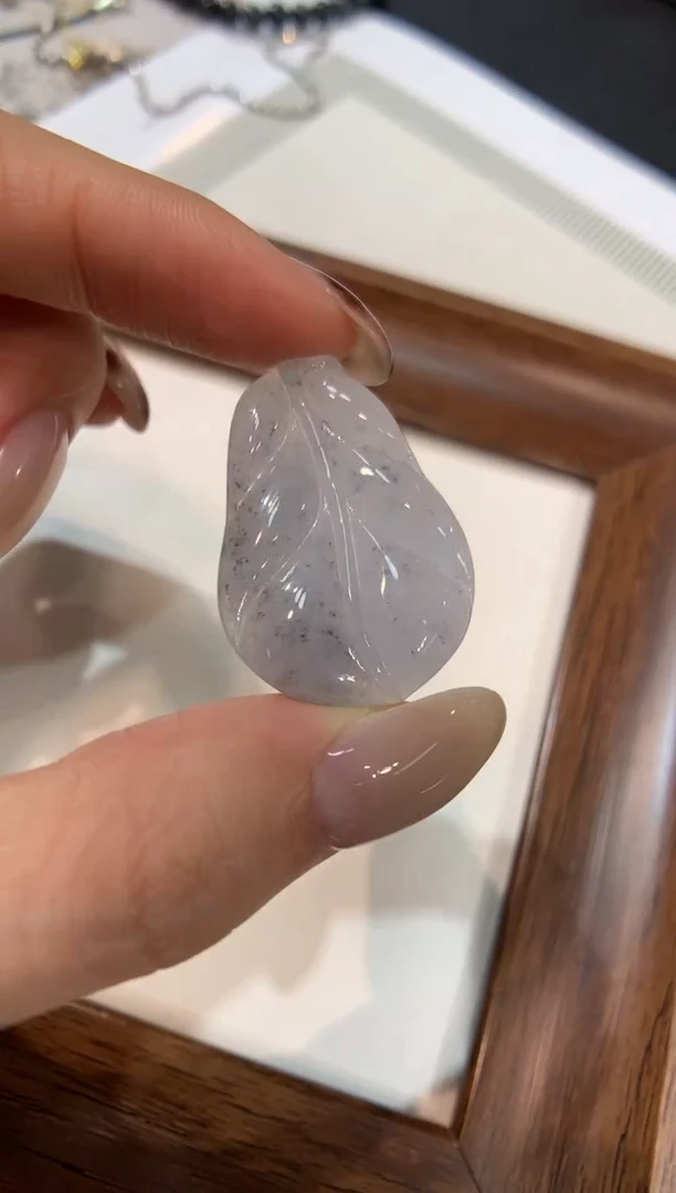 颈饰未镶嵌翡翠叶子