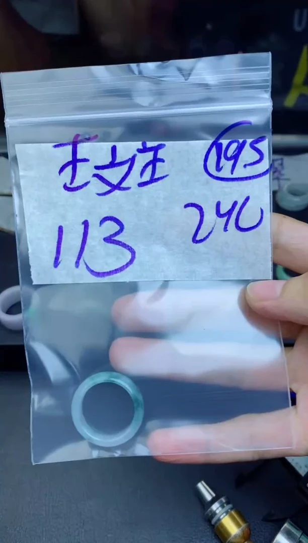 未镶嵌定制翡翠斑*鹿拍一发一