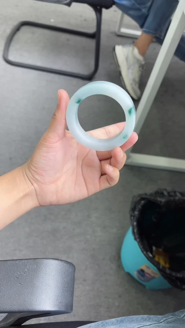 未镶嵌手镯定制翡翠馨*怡手镯