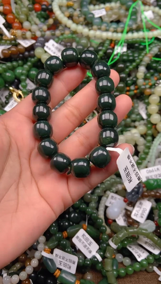 和田玉未镶嵌颈饰1