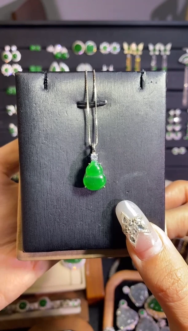 颈饰银S925镶嵌翡翠葫芦吊坠