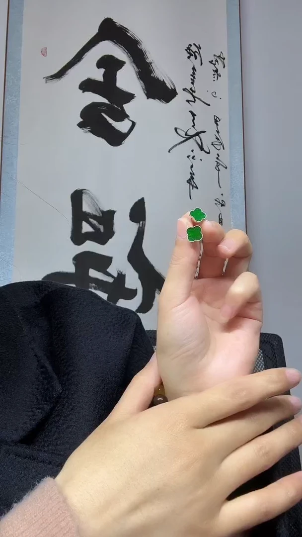 18K金镶嵌翡翠耳钉四叶草耳钉