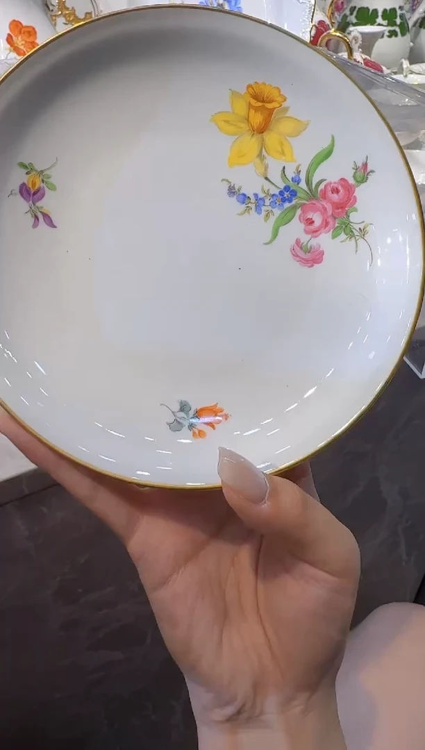 骨瓷娜娜中古瓷器如图所示100