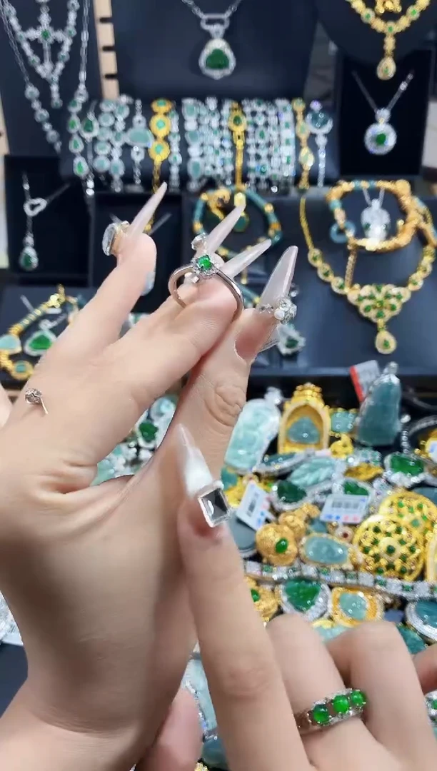 翡翠未镶嵌吊坠(不含链)天然翡翠a货 多样性发其一