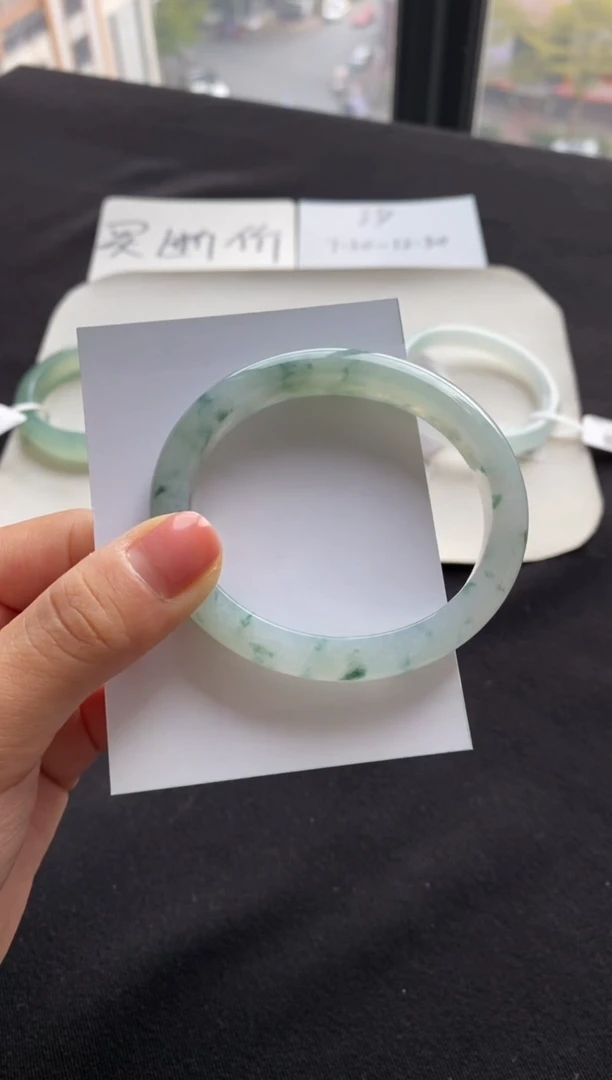 【闪购商品】翡翠手镯（贵妃镯）未镶嵌56贵妃--不退不换