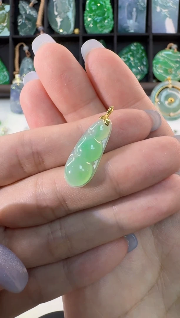 颈饰18K金镶嵌翡翠缅甸A货翡翠