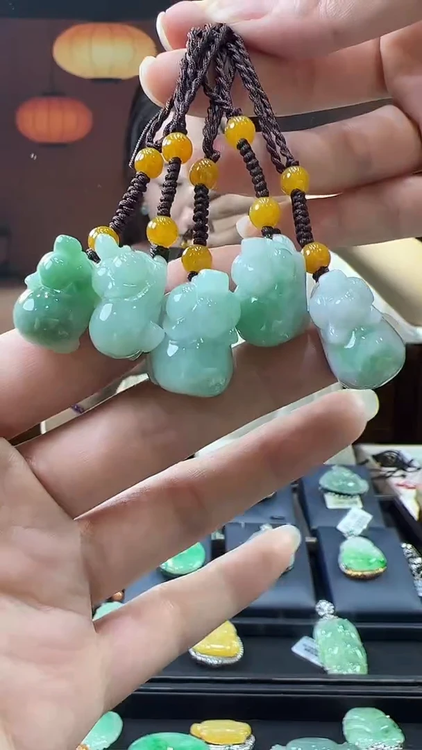 未镶嵌挂件翡翠猪猪手机挂有棉丝（多样性发其一）